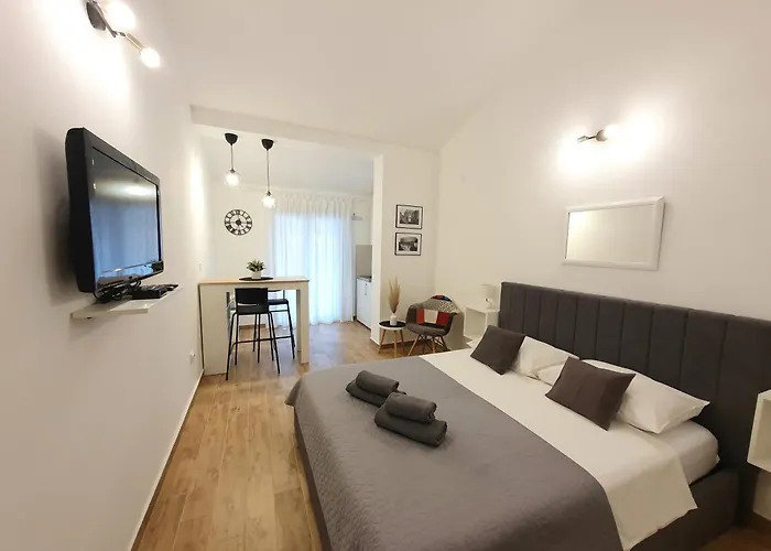 Apartments Dejana Stinjan