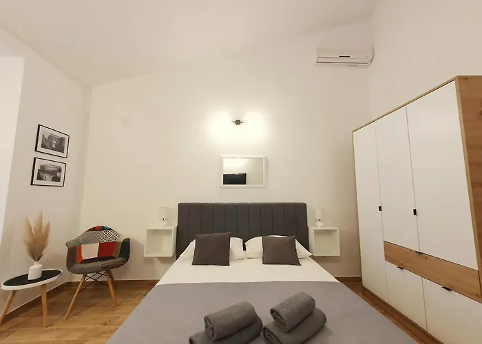 Apartments Dejana Stinjan
